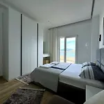 Seafront Oasis Luxury Apartment, With Sae View Apartamento