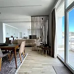 Seafront Oasis Luxury Apartment, With Sae View Apartamento *