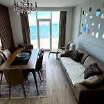 Apartamento Seafront Oasis Luxury Apartment, With Sae View *