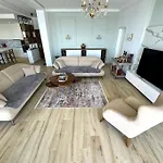 Seafront Oasis Luxury Apartment, With Sae View Apartamento *