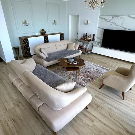 Seafront Oasis Luxury Apartment, With Sae View Apartament