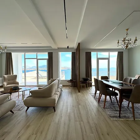 Seafront Oasis Luxury Apartment, With Sae View