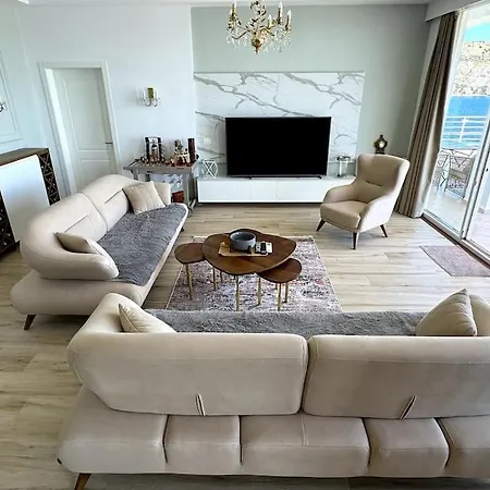 Seafront Oasis Luxury Apartment, With Sae View *