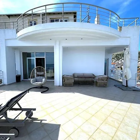 Seafront Oasis Luxury Apartment, With Sae View *