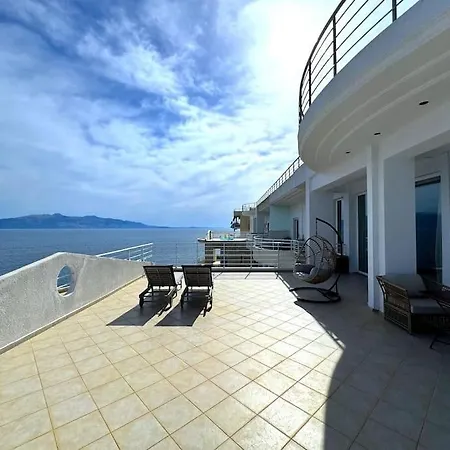 Apartment Seafront Oasis Luxury Apartment, With Sae View *