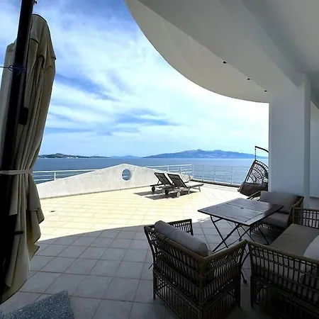 Seafront Oasis Luxury Apartment, With Sae View Lägenhet Sarandë
