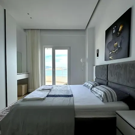 Seafront Oasis Luxury Apartment, With Sae View *