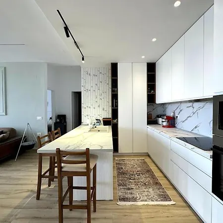 Seafront Oasis Luxury Apartment, With Sae View Sarandë