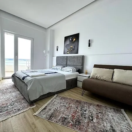 Seafront Oasis Luxury Apartment, With Sae View