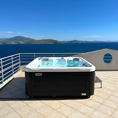 Seafront Oasis Luxury Apartment, With Sae View Sarandë