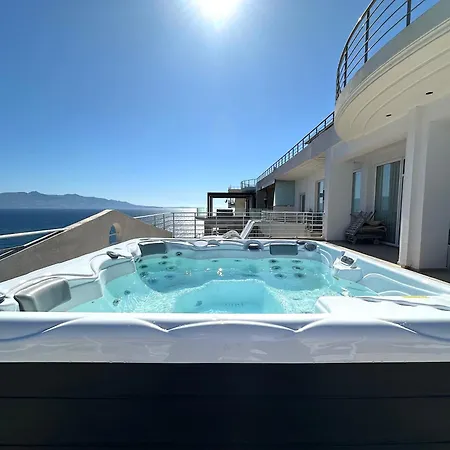 Lägenhet Seafront Oasis Luxury Apartment, With Sae View *
