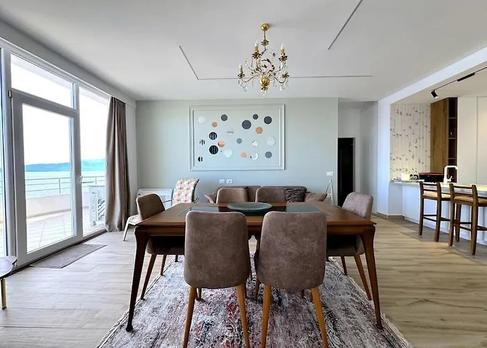 Seafront Oasis Luxury Apartment, With Sae View * Sarandë