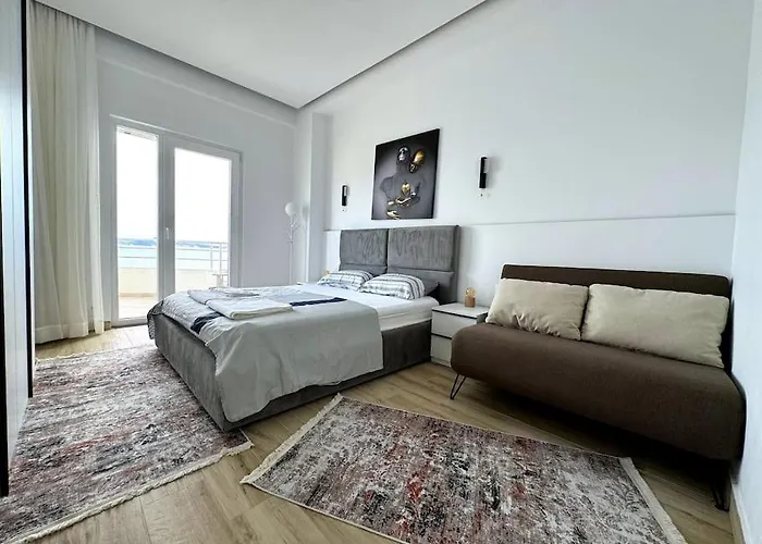 Seafront Oasis Luxury Apartment, With Sae View